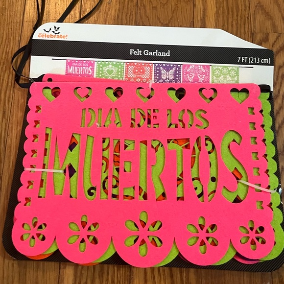 New! Celebrate Dia de los Muertos Felt Garland - Picture 1 of 5